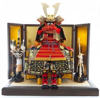 コンパクトサイズの鎧で丹念に仕上げられた鎧です。